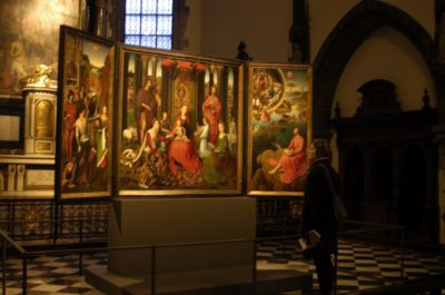 Admiring a Memling, Sint-Janshospitaal